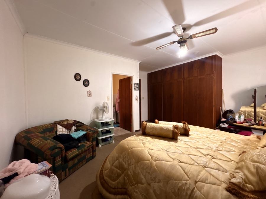 5 Bedroom Property for Sale in Flimieda North West